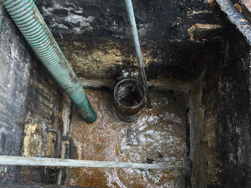 锁二隔油池清理